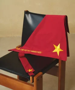 Alternative view of KHĂN VUÔNG PEALO SẮC ĐỎ TỰ DO